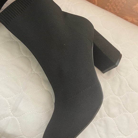 Mia black boots size 11 - Picture 3 of 5